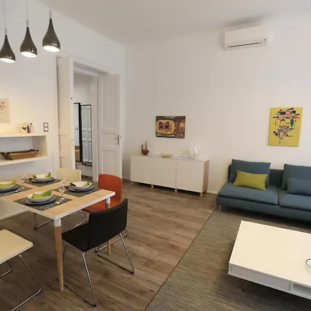 Paulay Apartman *